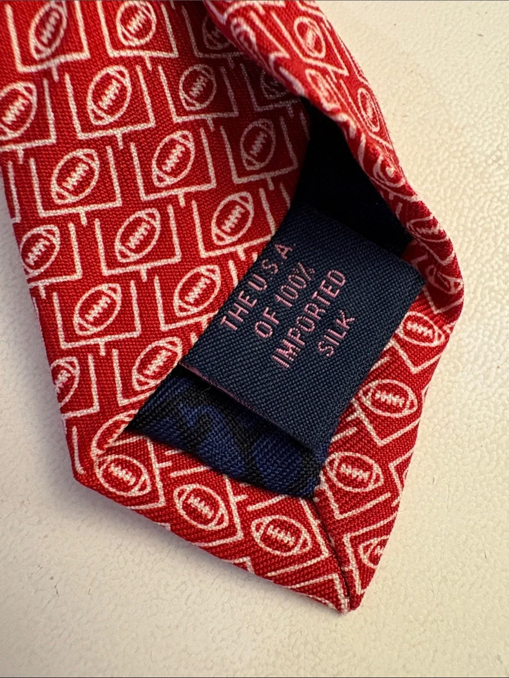Vineyard Vines Boys Football Tie, silk, Red & White Christmas, holidays